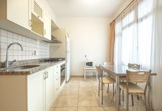 Others 7 Old Town Deluxe Flats