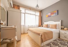 Others 4 Old Town Deluxe Flats