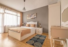 Others 3 Old Town Deluxe Flats