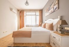 Others 2 Old Town Deluxe Flats