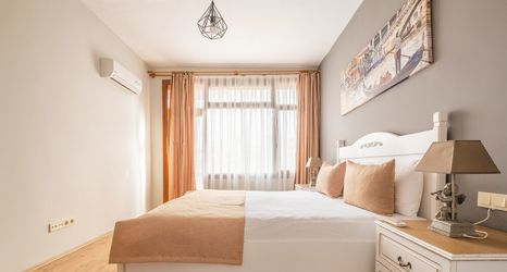 Others 2 Old Town Deluxe Flats