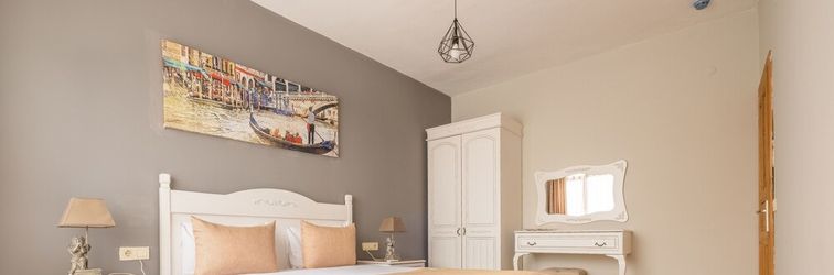 Others Old Town Deluxe Flats