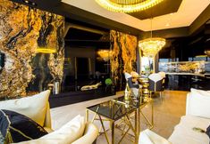 其他 7 Apartments in Sky Tower with Bathtub near the window