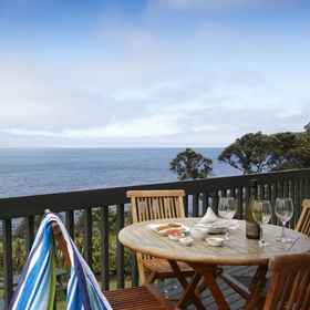 Primary image 1 티피 & 밥스 워터프런트 로지, 스탠모어 베이 호텔