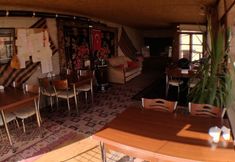 Others 6 Falcon Cave Suites