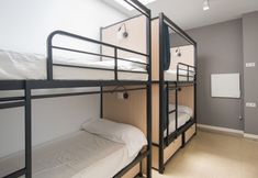 Others 2 No Limit Hostel Central