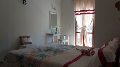 Others 4 Semiramis Apartments by Estia