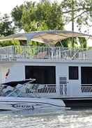 Bilik Boats And Bedzzz & Renmark River Villas