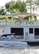 ห้องพัก Boats And Bedzzz & Renmark River Villas