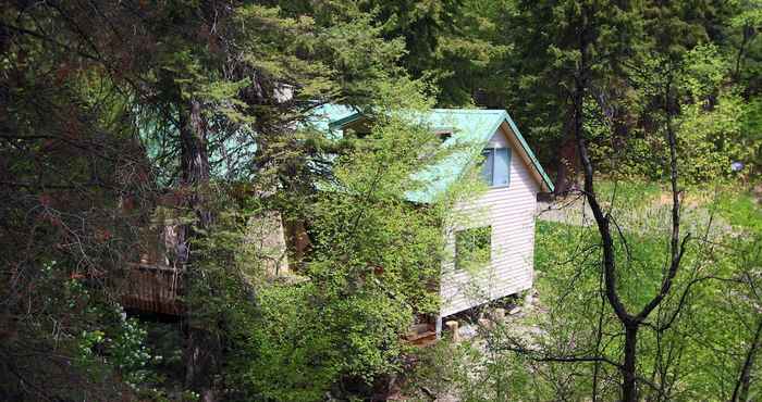 Others Cottage on the Stream