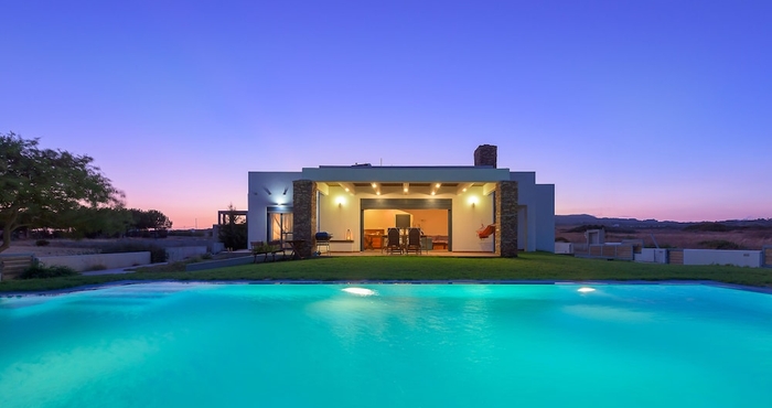 Others Cristelia Luxury Sea Front & Pool Villa