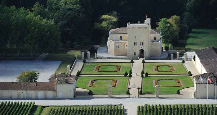 Lainnya Château La Tour Carnet - B.Magrez Luxury Wine Experience