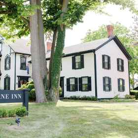 Primary image1Woodbourne Inn,尼亚加拉区机场 (YCM)飯店