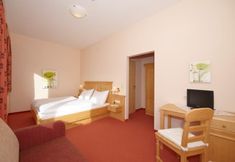 Others 2 Hotel Restaurant Pariente