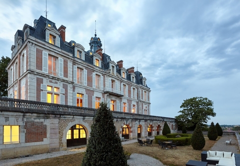 อื่นๆ Château Saint-Michel, The Originals Relais (Relais du Silence)