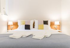 Others 4 Oporto Trendy River