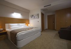 Others 2 Mien Suites