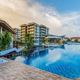 Primary image 1 シャロン ミラクル レイクビュー リゾート & スパ, Bucha Gallery and Restaurant ホテル