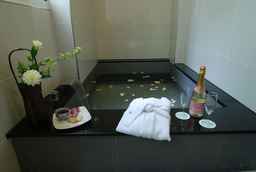 New Taipei Hot Spring Hotel, Rp 1.677.575