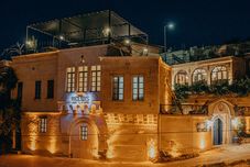 Khác Helios Cave Hotel