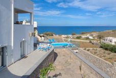 Others Queen of Santorini