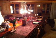 기타 6 400 Year Old Swiss Chalet