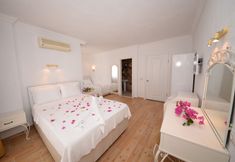 Khác 4 Neruda Hotel