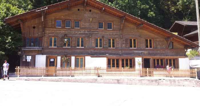 Khác 325 Year Old Swiss Chalet