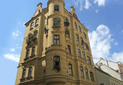 Others 7th Heaven Vienna Center Apartments