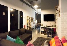 อื่นๆ 2 Checkers Backpackers