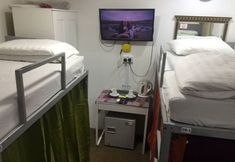 อื่นๆ 5 Checkers Backpackers