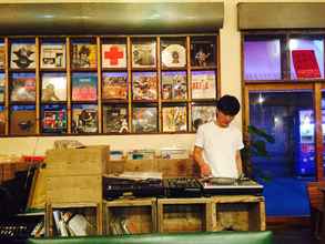 Lainnya 4 The Pax Hostel, Cafe & Records