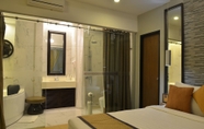 Others 4 D' Hotel and Suites