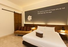 Lainnya 3 Hand in hand B&B