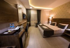 Others 6 White Star Hotel