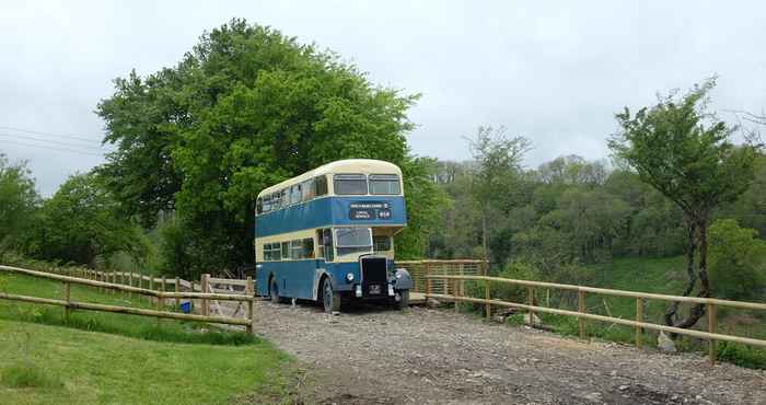 Khác Ceridwen Glamping, Double decker Bus and Yurts