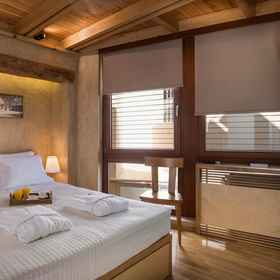 Primary image 1 Neoria Houses, โรงแรม & ที่พัก Mitropoleos Square