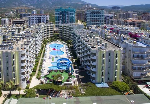 기타 May Garden Club Hotel