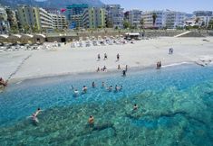 기타 5 May Garden Club Hotel