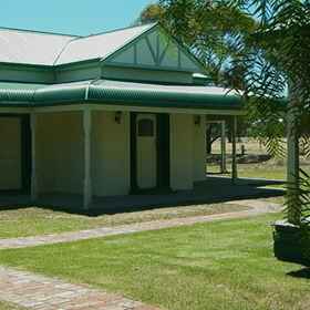 Primary image1席瓦尼亞公園飯店,圣迈克尔和约翰小学飯店