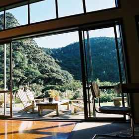 Primary image 1 Piha Beachstay - Hostel, Campbells Bay Hotels