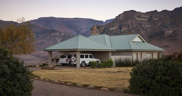 Khác Dynasty Red Mountain Ranch