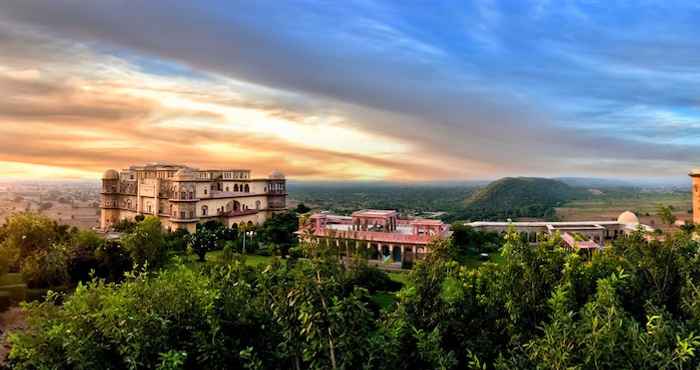 Khác Neemrana's Tijara Fort Palace