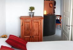 อื่นๆ 4 Menias Cave House