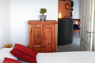 อื่นๆ 4 Menias Cave House