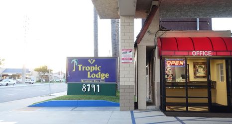 Others 2 Tropic Lodge