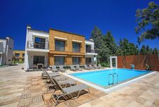 기타 Ara Residences