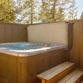 Primary image 1 Topflite 12, Lava River Cave Hotels