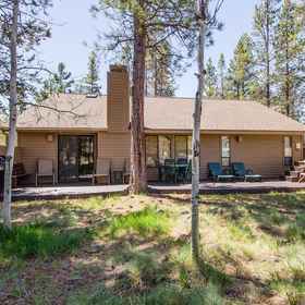 Primary image 1 Nine Iron 10, Lava River Cave Hotels