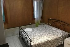 Others Venice Friends